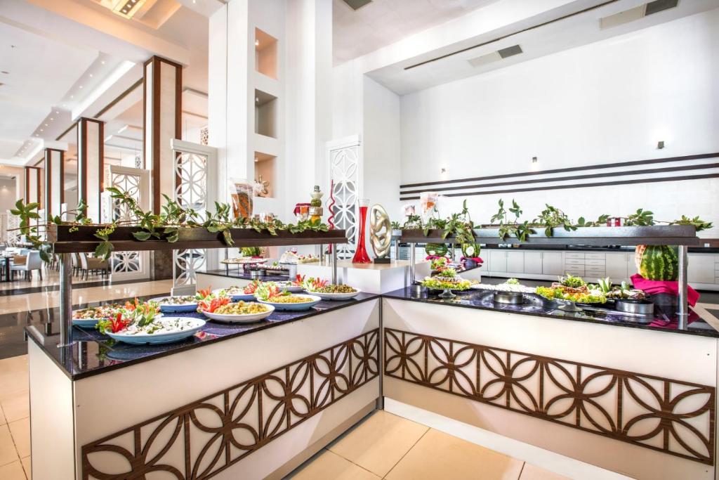 Aria Claros Beach & Spa Resort – All Inclusive 24H — Restaurant & bars in Özdere, Izmir