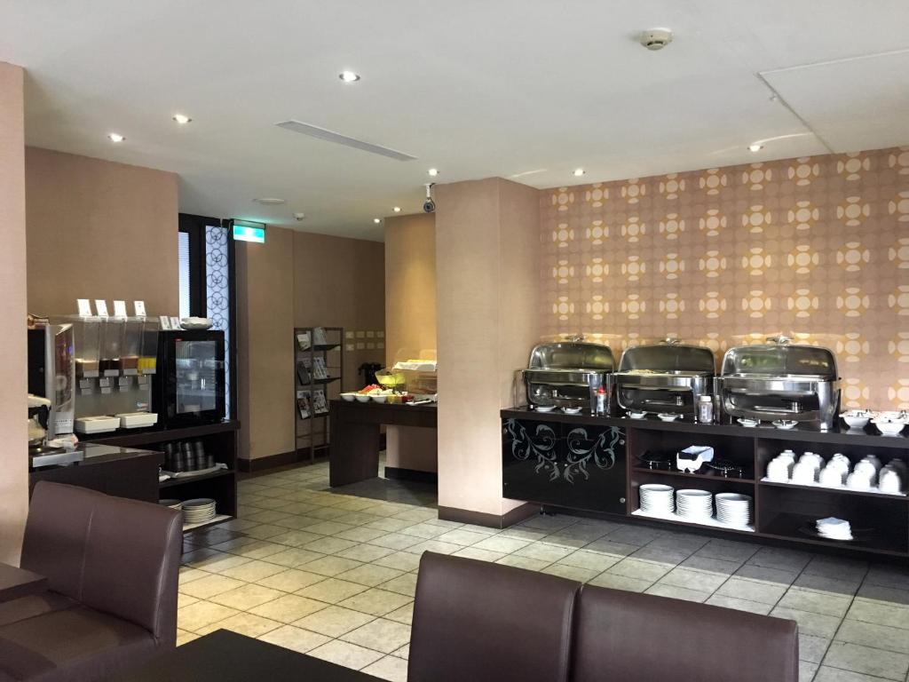 Restaurant, The Riverside Hotel & Motel in Kaohsiung