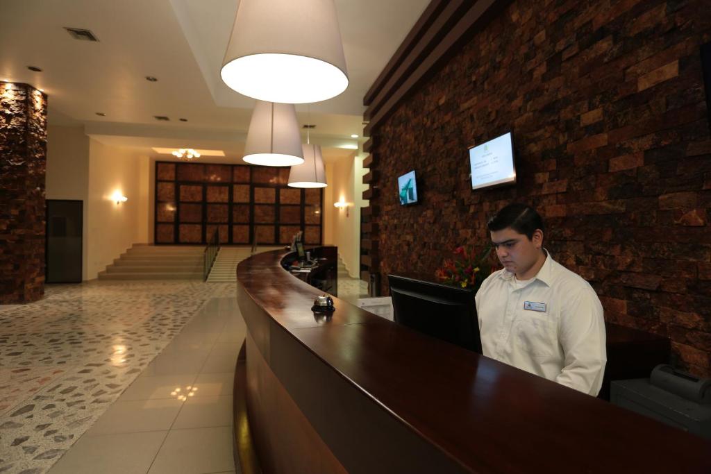 Front desk [24-hour]