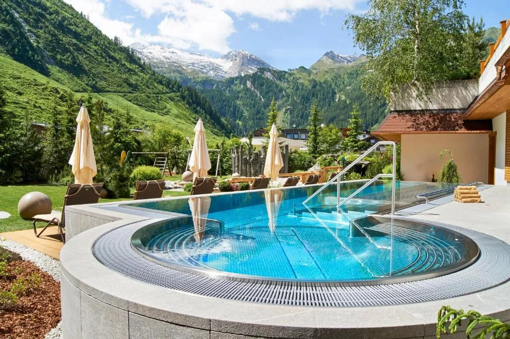 Hotel Alpenhof, hotel v Tuxe