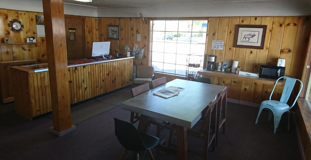 Caribou Lodge and Motel photo
