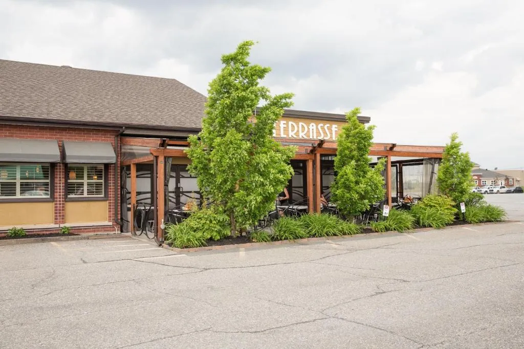 Hotel-Resto-Bar Le Journel, hotel in Saint-Joseph-de-Beauce