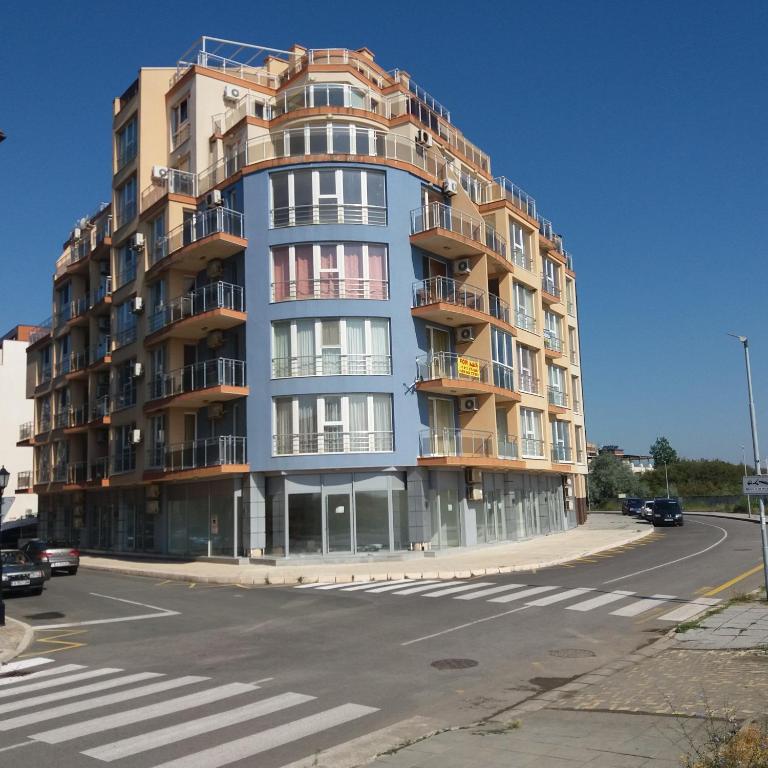 Golden Sea View Apartments 1 — Hotel in Pomorie