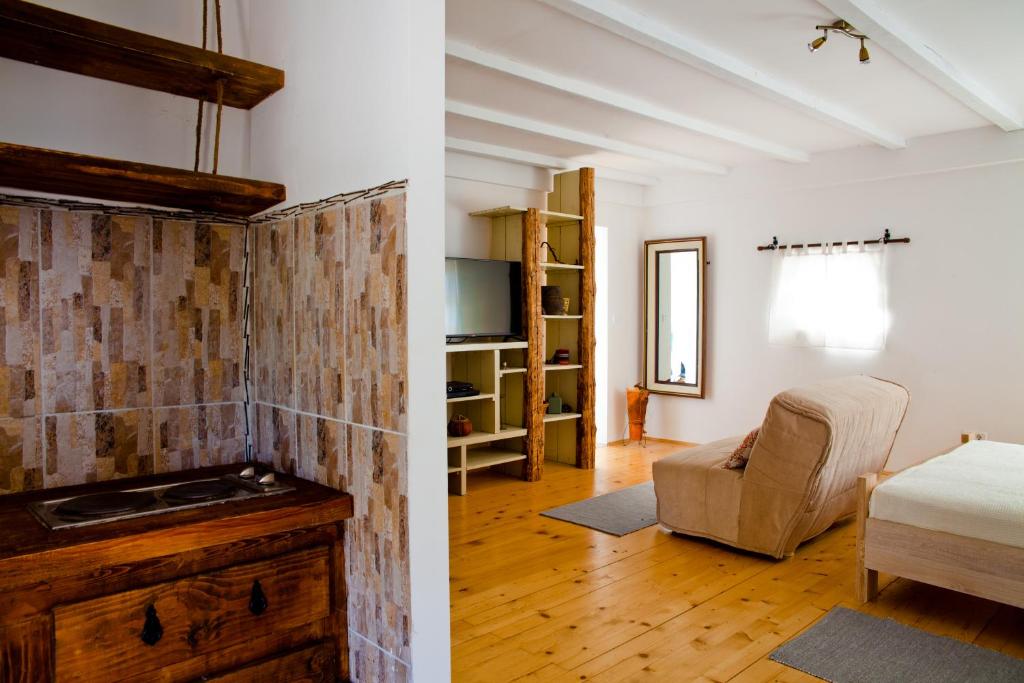 Kitchen, Dembelija Rooms in Virpazar