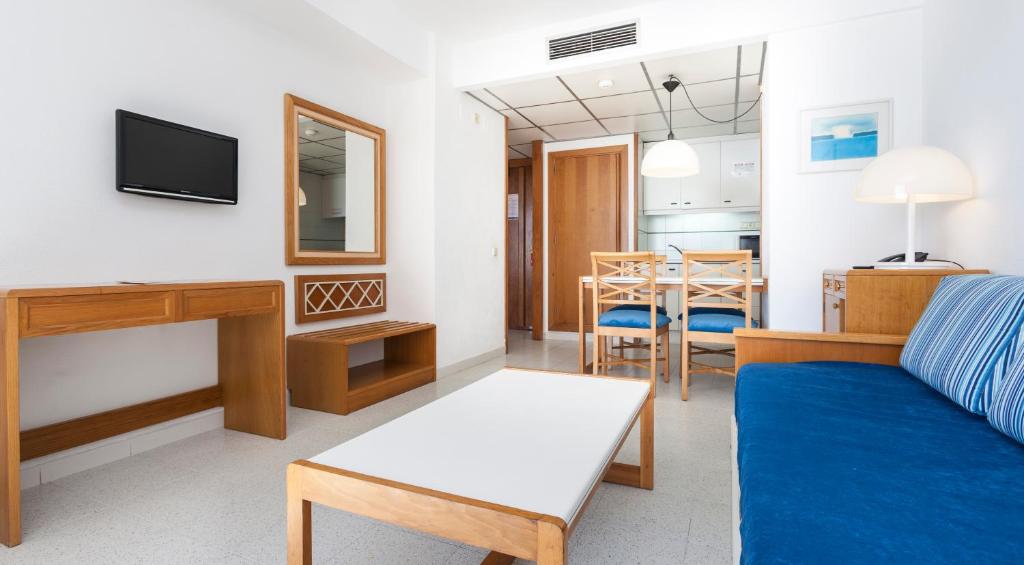 Globales Nova — Hotel rooms in Palma Nova, Balearic Islands