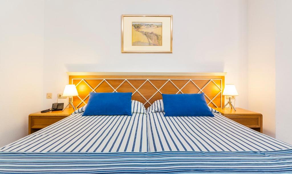 Globales Nova — Hotel rooms in Palma Nova, Balearic Islands