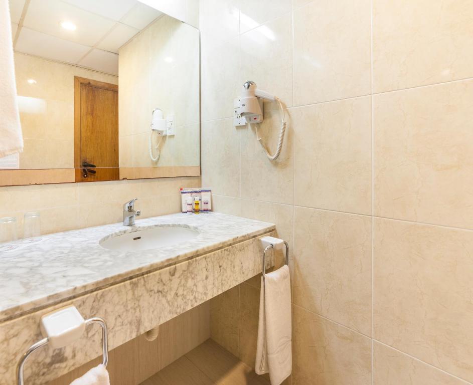 Globales Nova — Hotel rooms in Palma Nova, Balearic Islands
