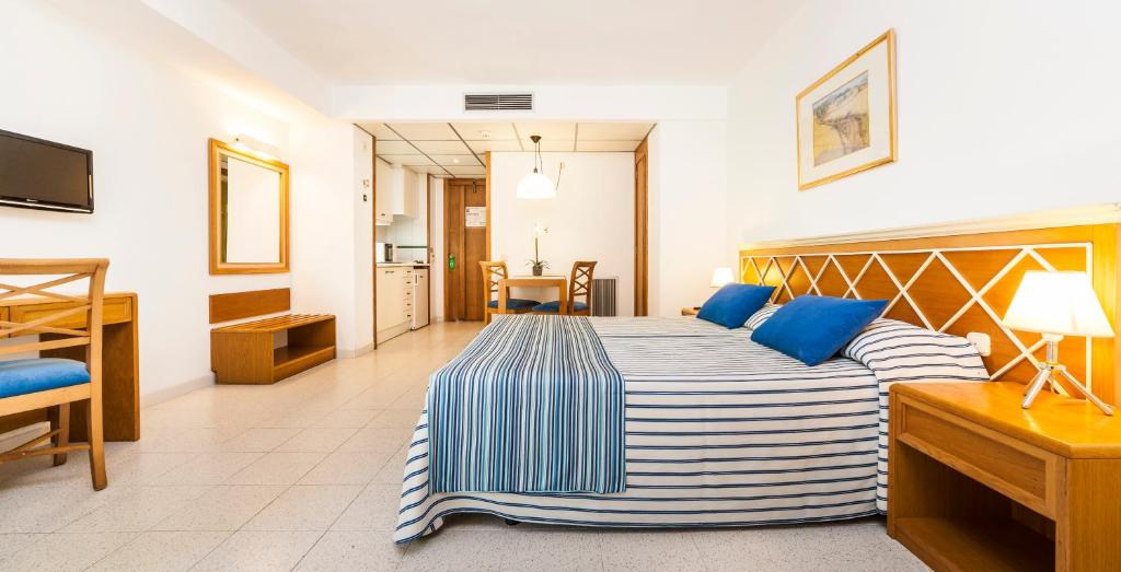 Globales Nova — Hotel rooms in Palma Nova, Balearic Islands