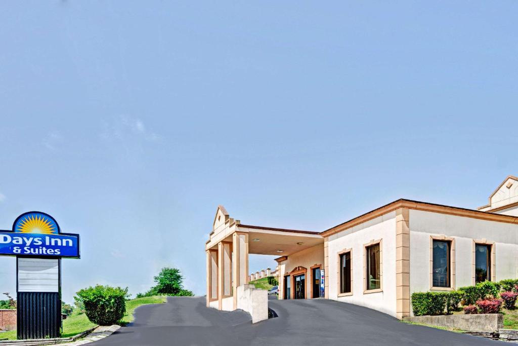 Super 8 by Wyndham Nashville Near Downtown / I-40, Nashville