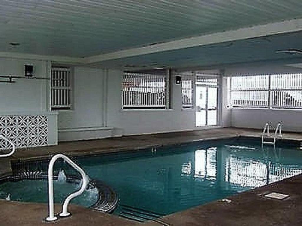 Ashworth Ave Condos photo