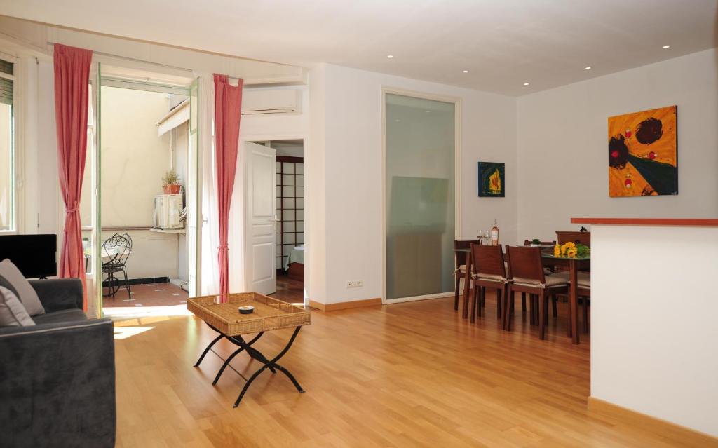 Two-Bedroom Apartment with Terrace, Appartamento La Terrasse Zen Five stars Holiday House in Nice