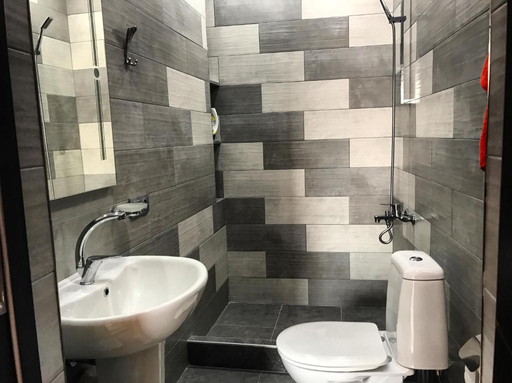 Gurami Guest House 1 전경