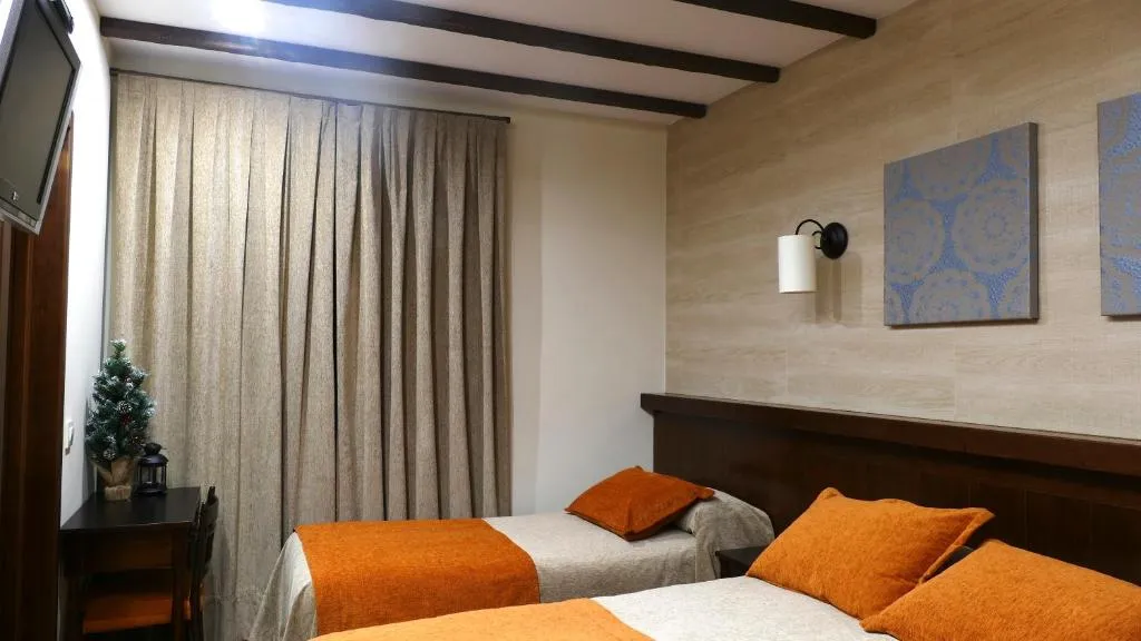 Hotel Rural La Cabrera，位于Robledo del Buey的酒店