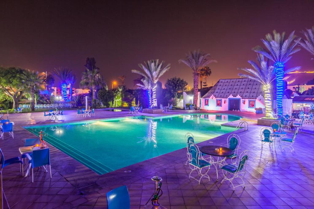 Swimming pool