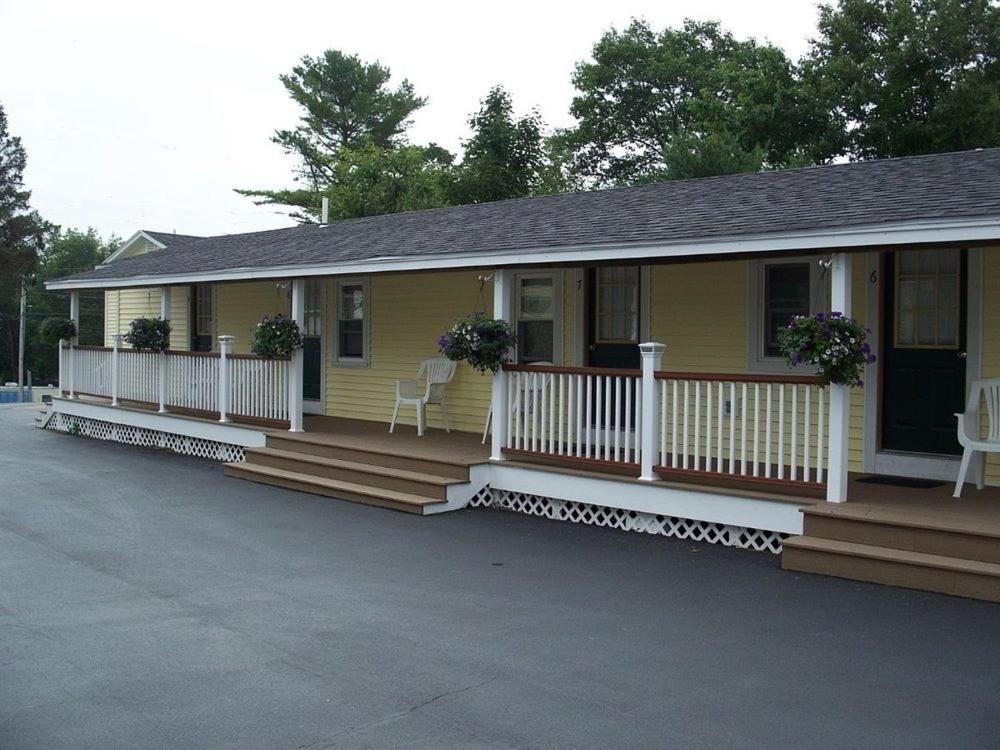 Drake's Island Resort & Cottages photo