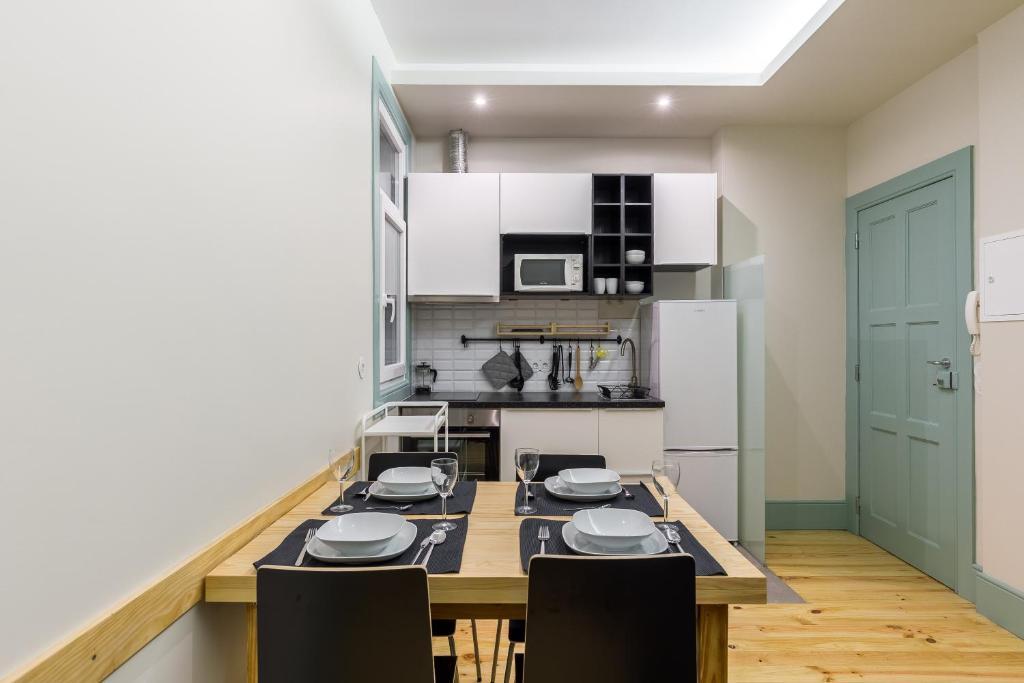 Kitchen, Santa Catarina 652 in Porto