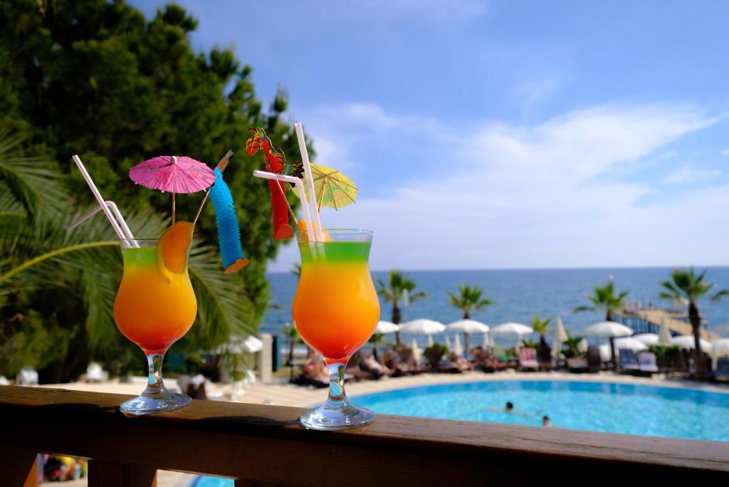 Anitas Hotel — Swimming pool in Konakli