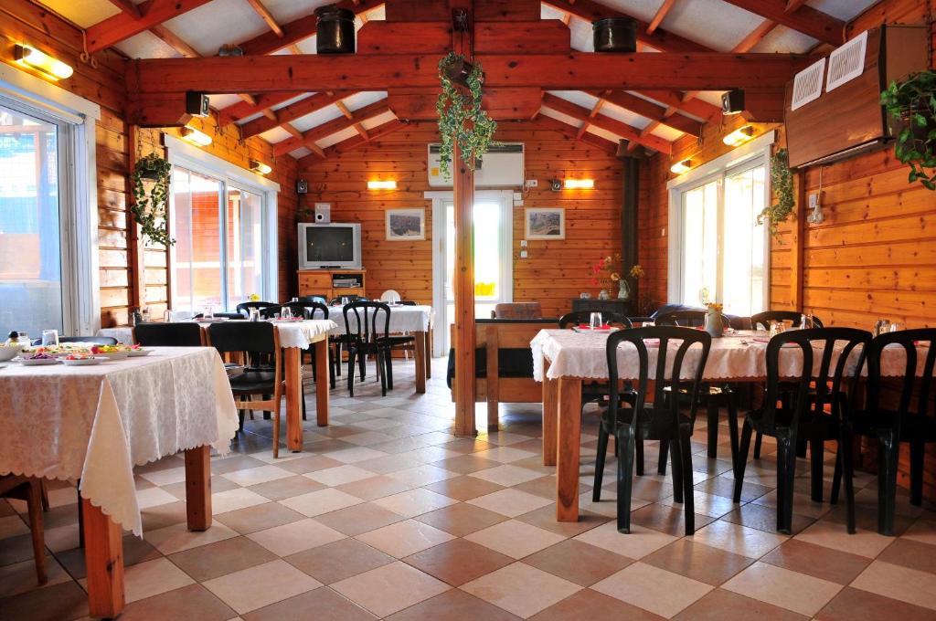 Restaurant, Arbel Holiday Homes in Tiberias