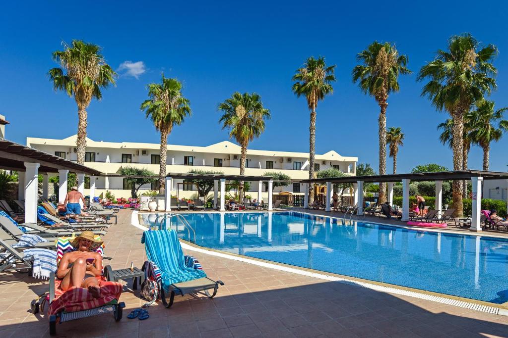 Pefkos Village Resort — Basen in Pefkos, Wyspy Egejskie Południowe