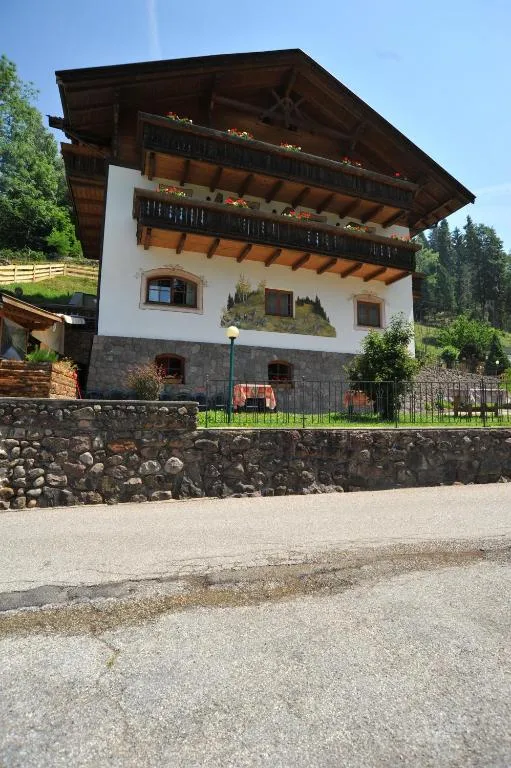 Albergo Garni' Laura, hotel in Baselga di Pinè