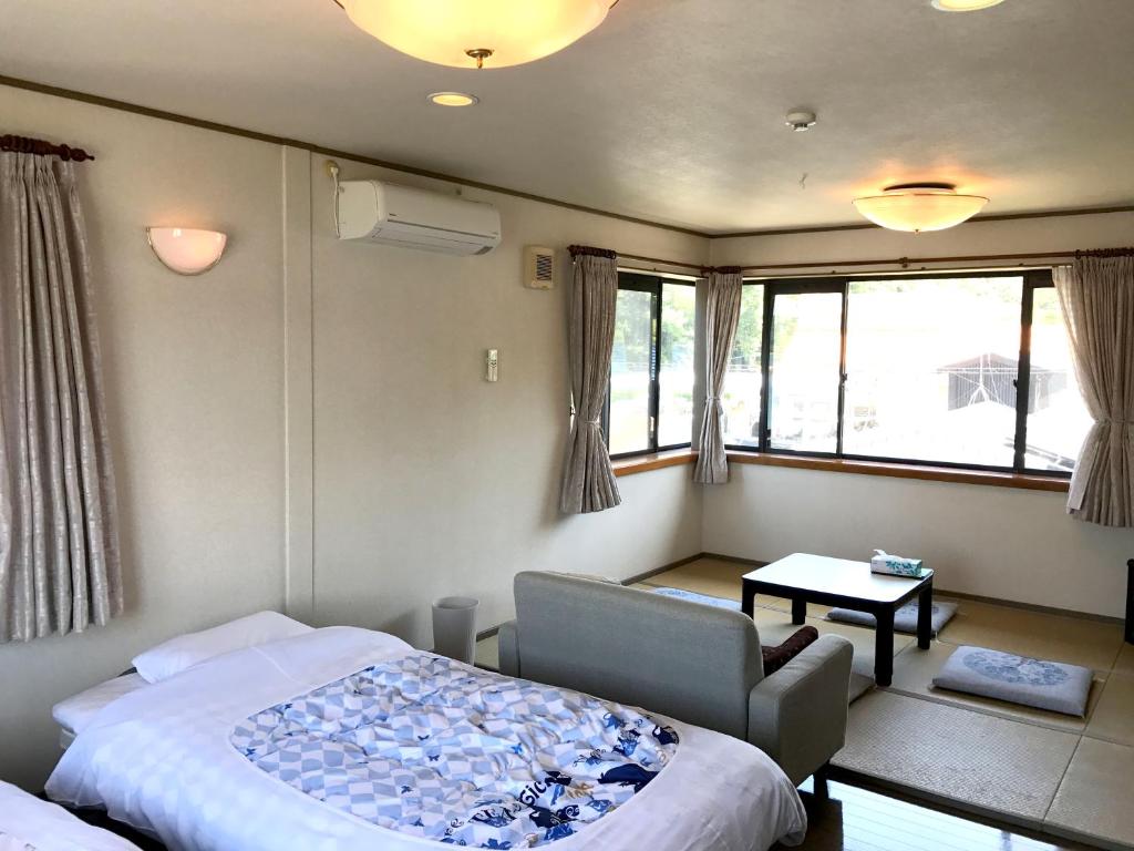 Twin Room with Shared Bathroom and Ocean View, Guest House Seaside Namihei in Naoshima