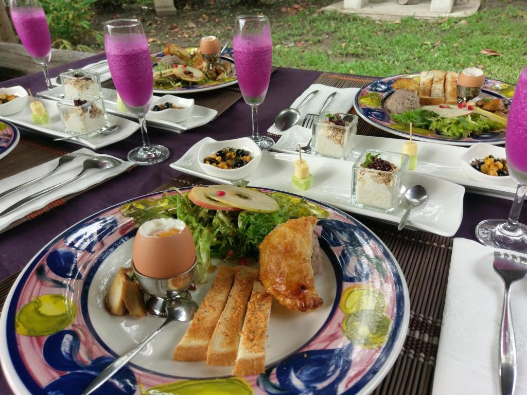 Cenacle B &#038; B
