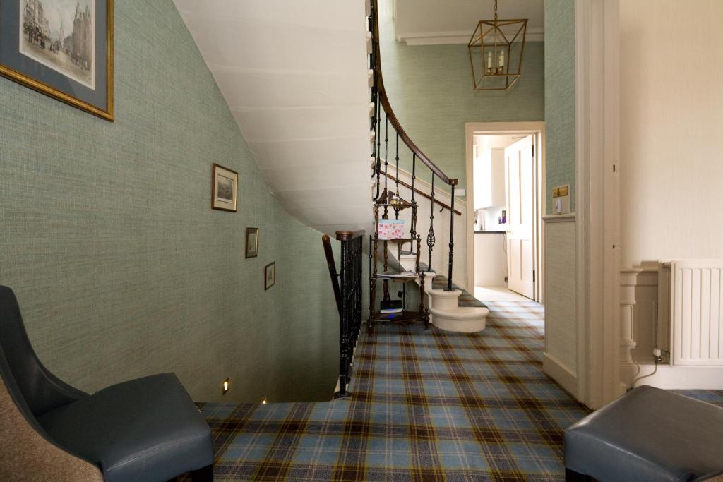 Entrance, Sherwood Guest House in Edinburgh