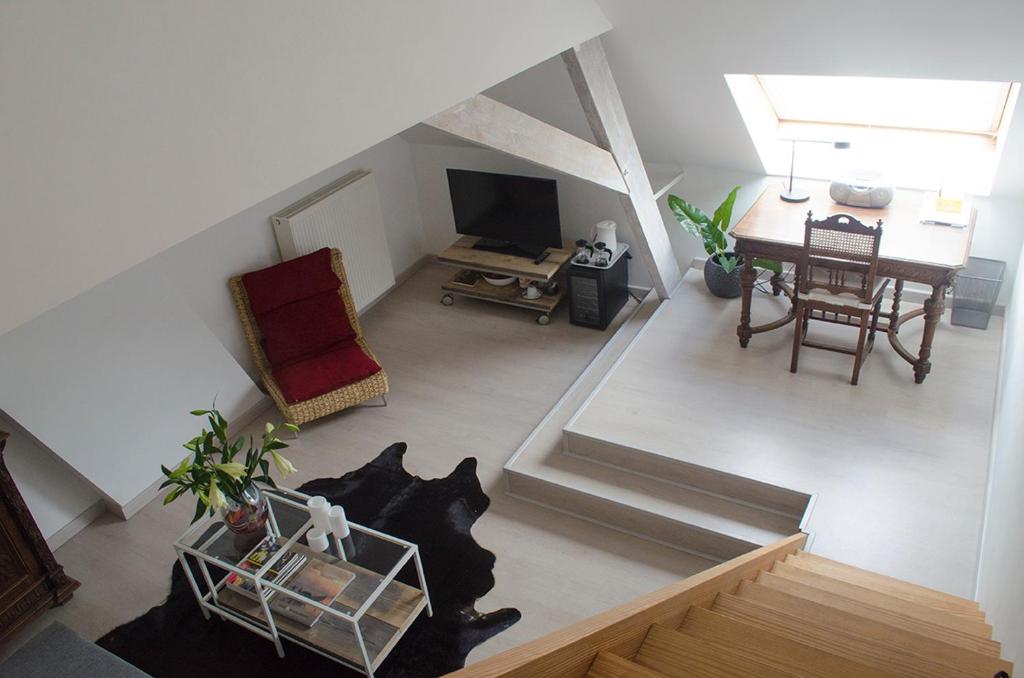upstairs9000 photo