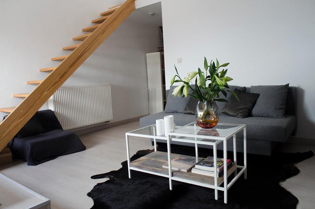 upstairs9000 photo