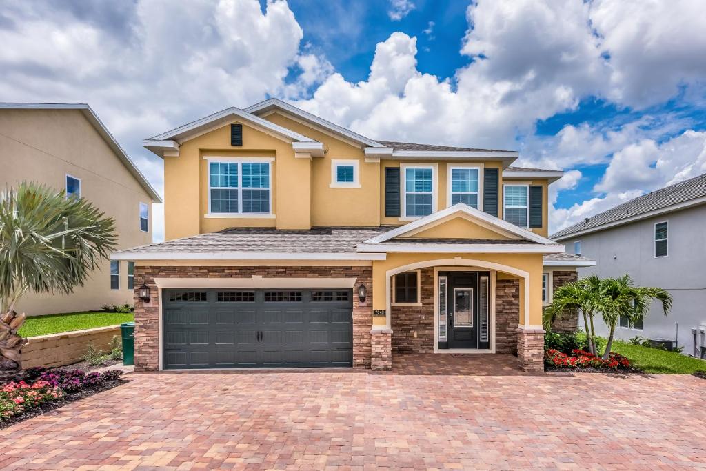 Elegant Home with Pool Table & Private Pool near Disney by Rentyl - 7648W