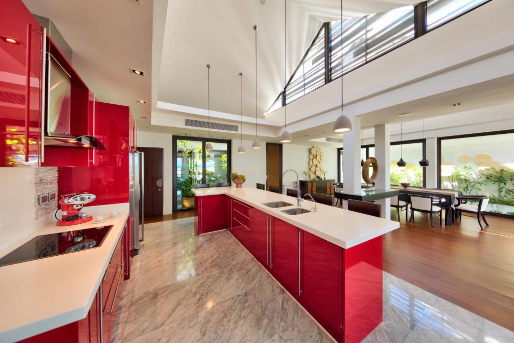 Front desk [24-hour]