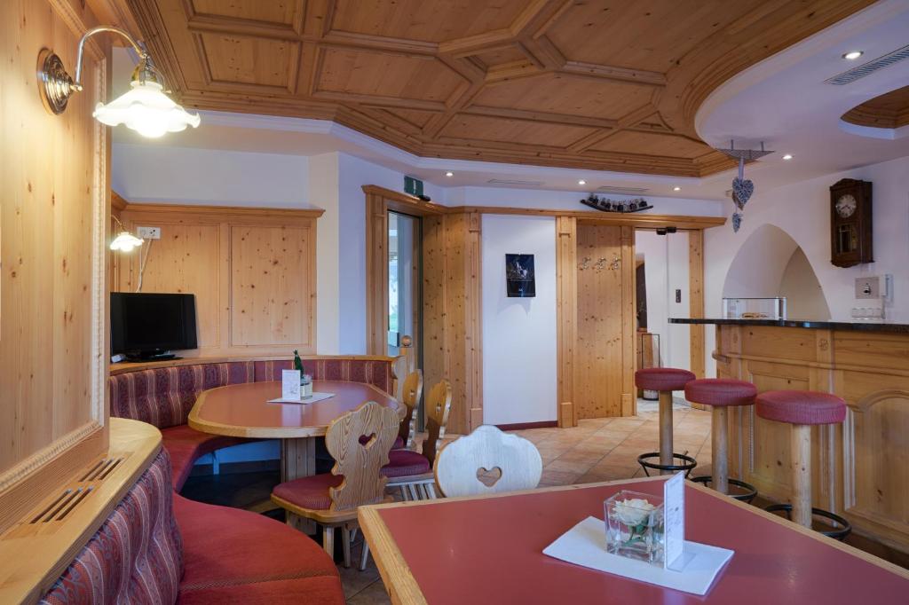Hotel Schwarzer Adler photo