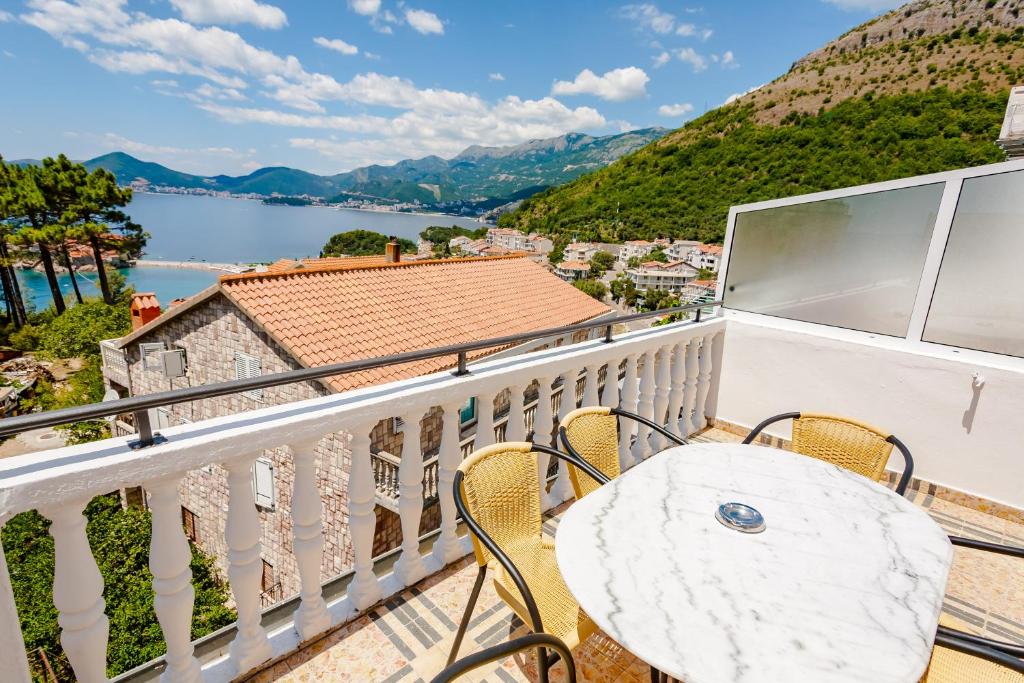 Apartments Adriatic — Hotel in Budva