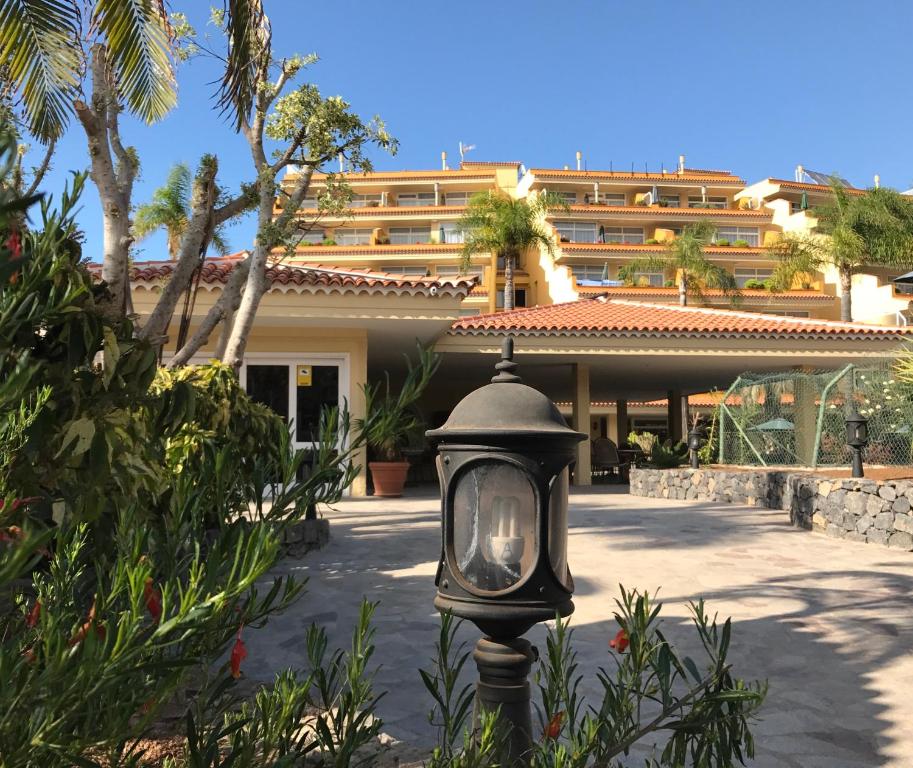 Apartamentos Tigaiga Suites — Hotel building in Puerto de la Cruz, Canary Islands