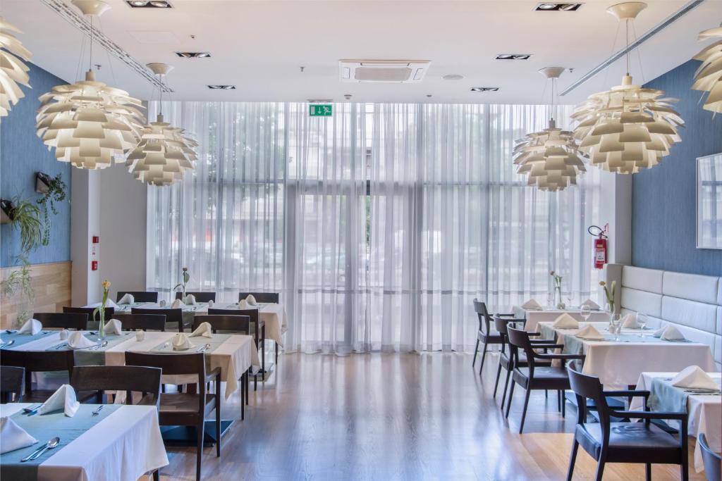 Hotel Atrium Photo 5