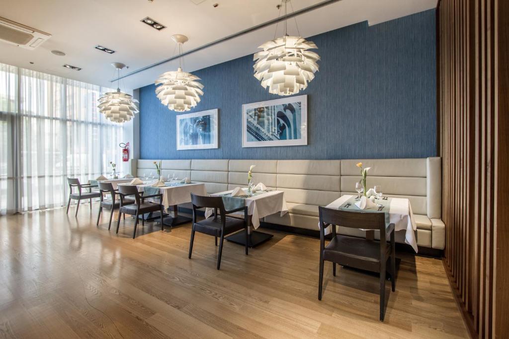 Hotel Atrium Photo 6