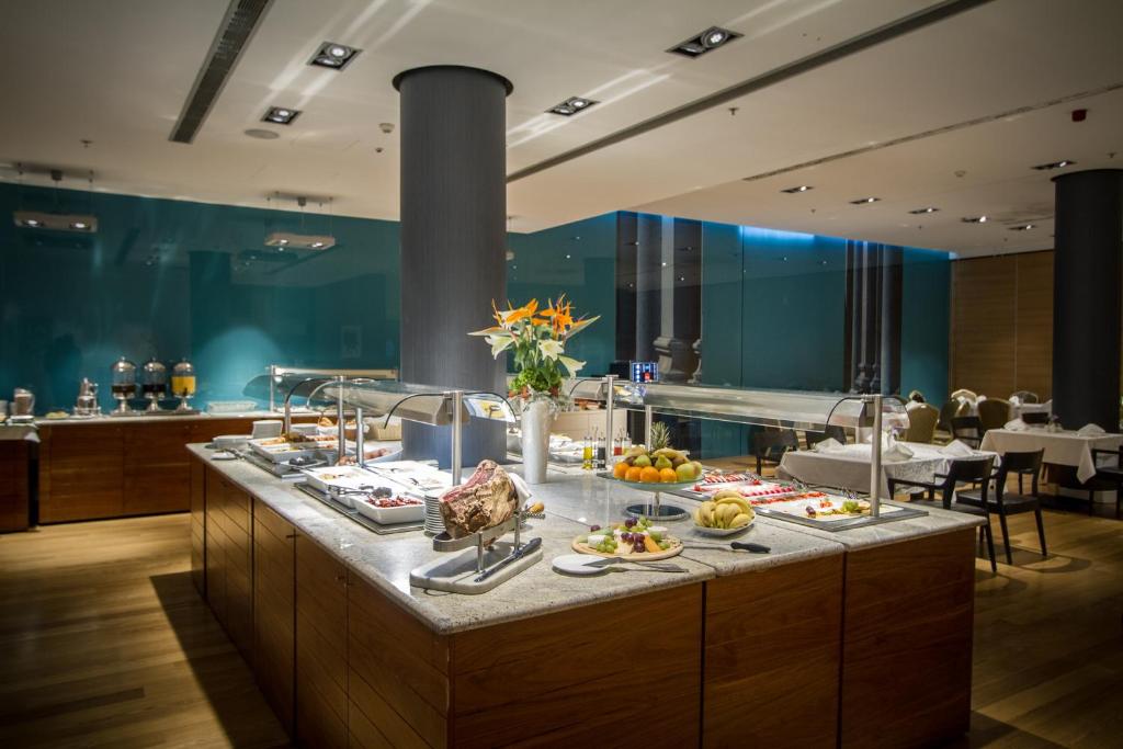 Hotel Atrium Photo 12