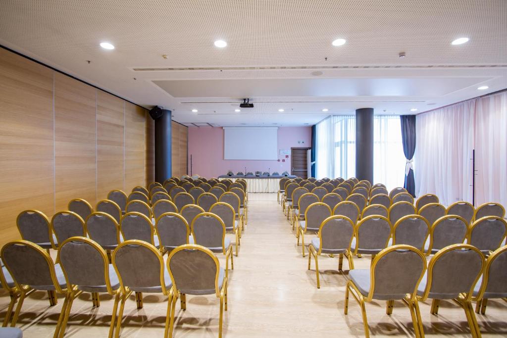 Hotel Atrium Photo 17