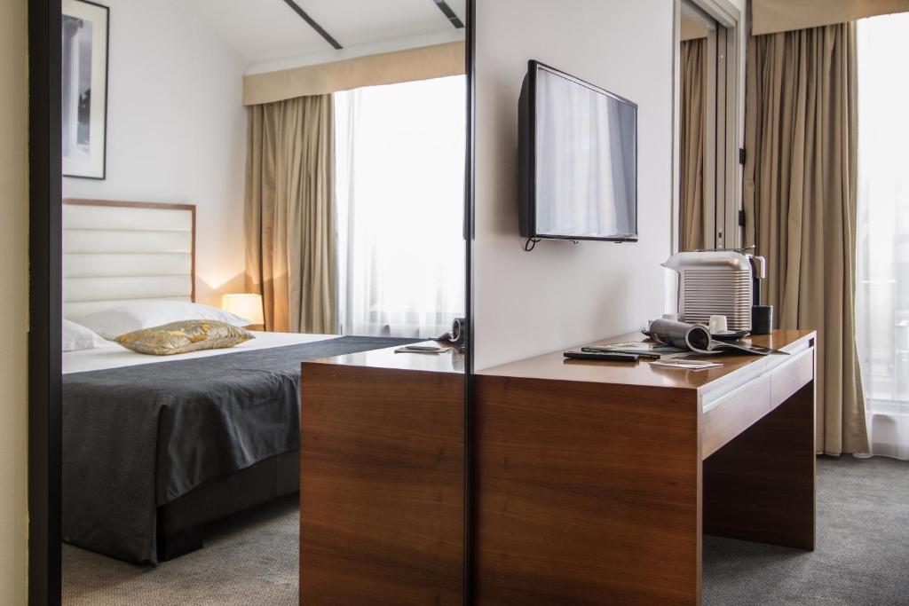 Hotel Atrium Photo 25