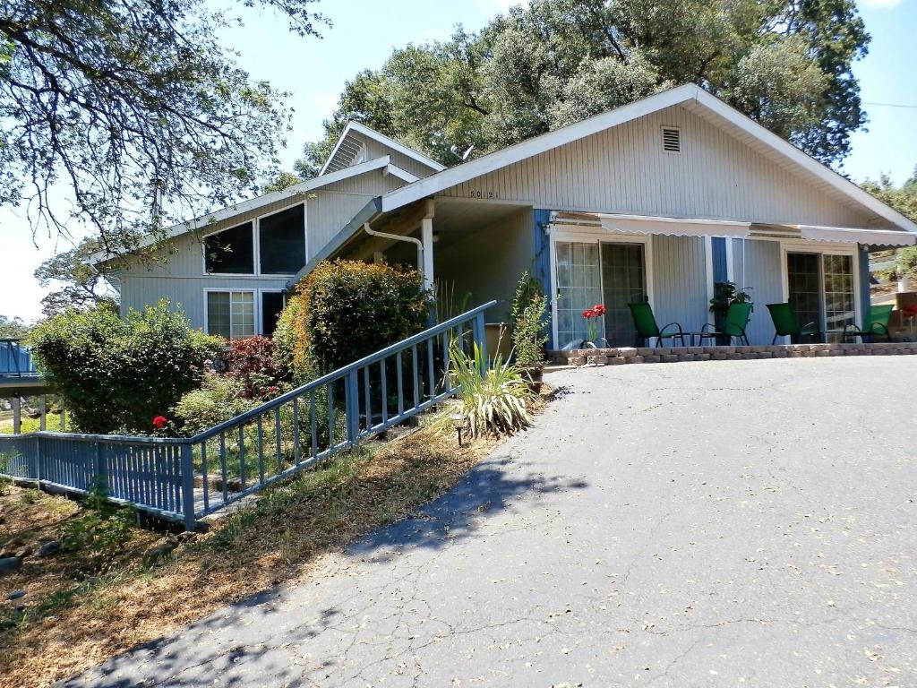 NEW CHARMING 2 BEDROOMS UNIT CLOSE TO EVERYTHING, Oakhurst