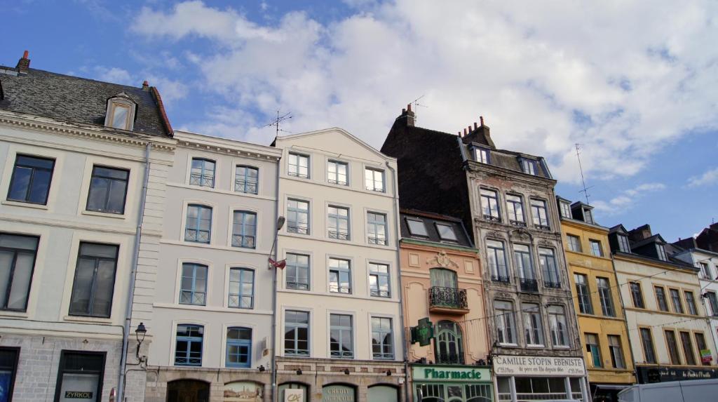 Entrance, Little Suite - Louise in Lille