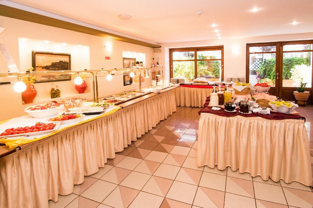 Hotel Brascos — Restaurant & bars in Rethymnon