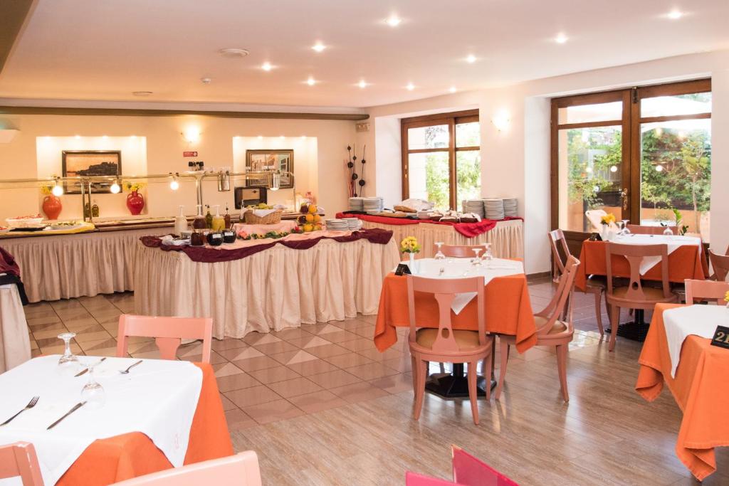 Hotel Brascos — Restaurant & bars in Rethymnon