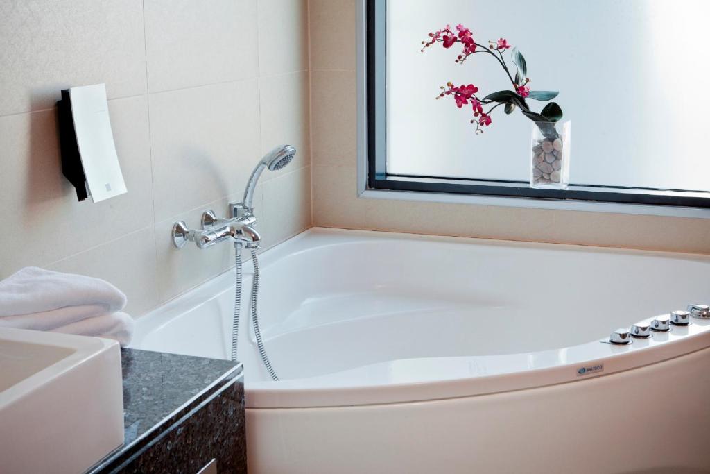 Bathroom, Grand Hotel Reykjavik in Reykjavik