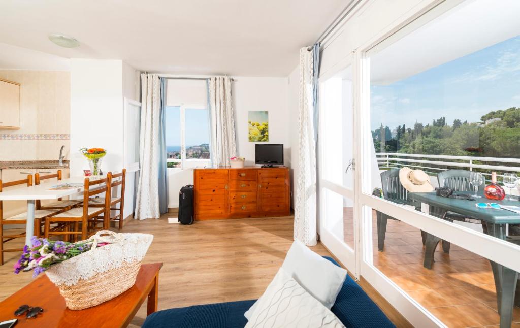 Apartaments Els Llorers — Hotel rooms in Lloret de Mar, Catalonia