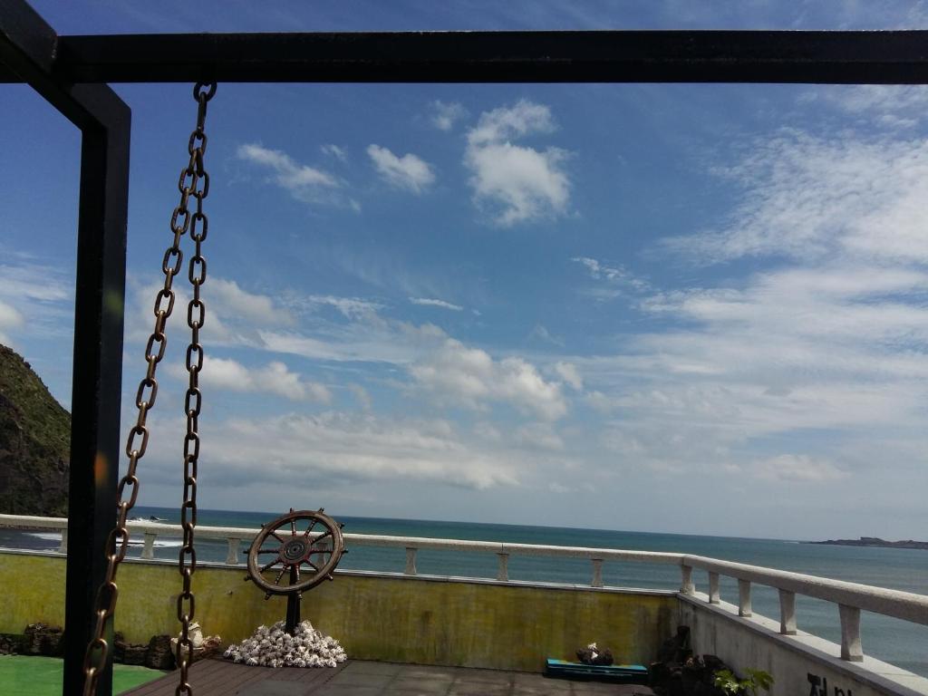 Shared lounge/TV area