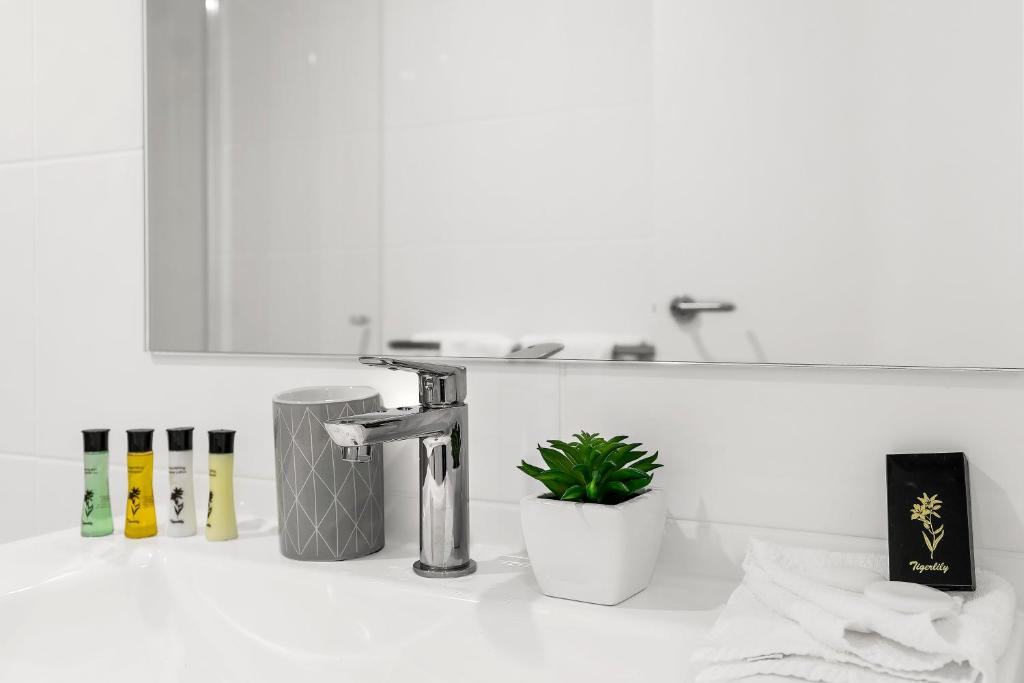 Astra Apartments Newcastle photo