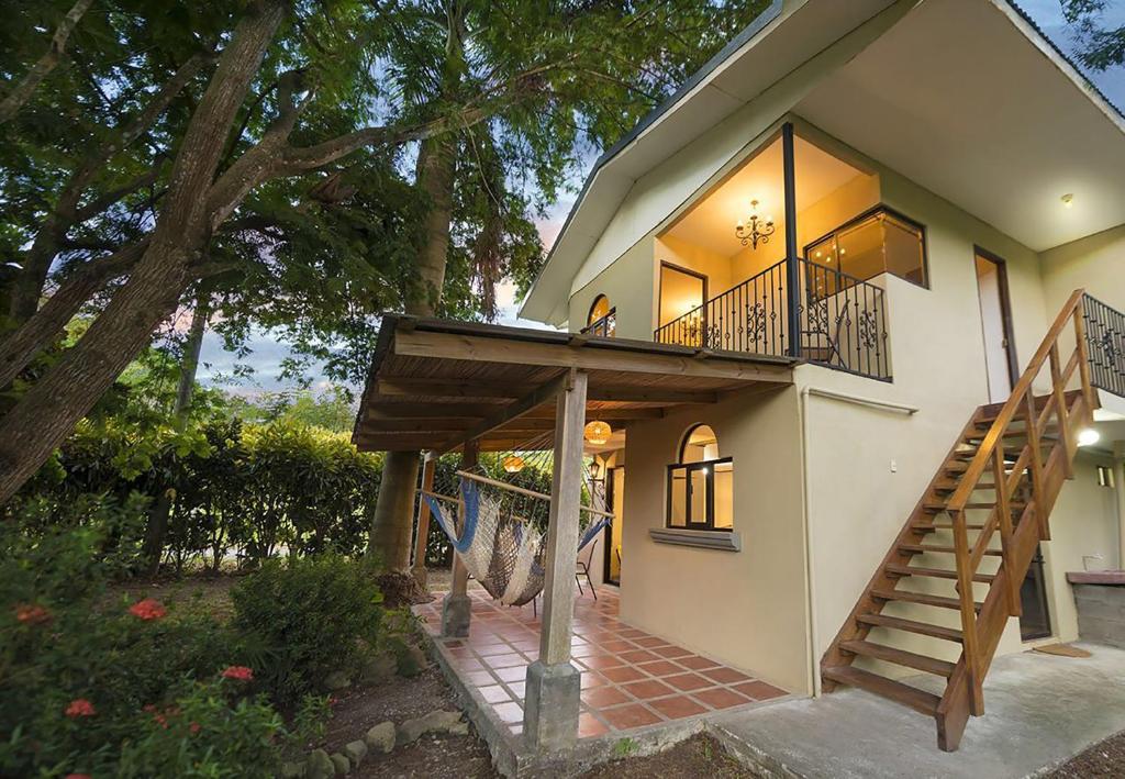 Pura Vida House Cabo Blanco — Hotel in Cabuya