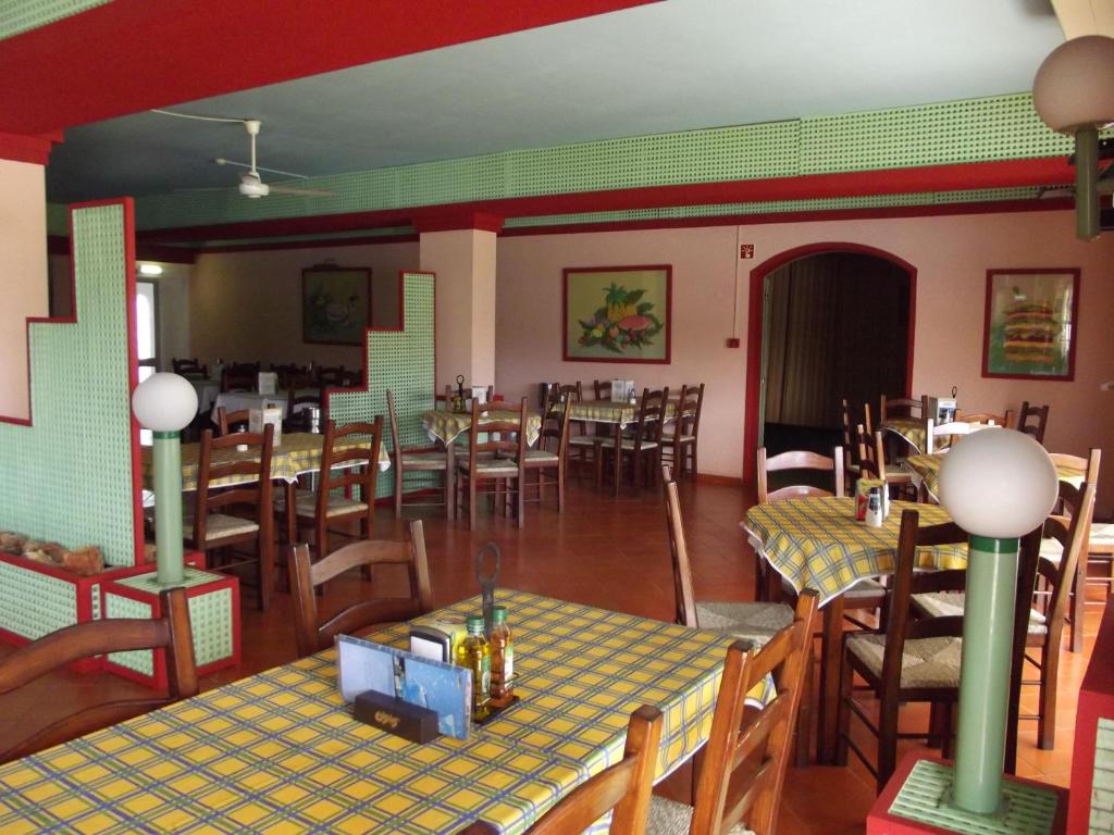Apartamentos Turisticos Silchoro — Restaurant & bars in Albufeira, Faro