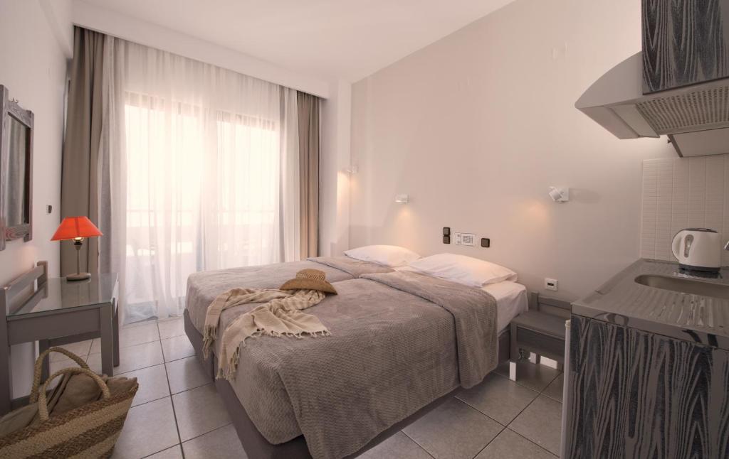 Hermes Hotel — Hotel rooms in Malia